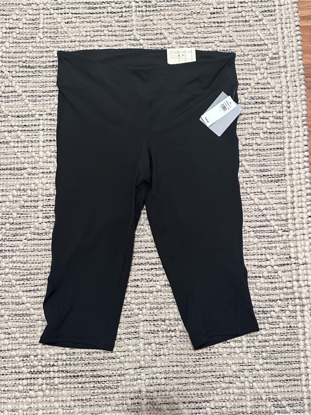 Gap Woman’s Black Active Knee Capri Leggings - Picture 2 of 5